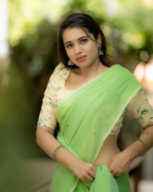 Aarthi Subash Instagram - 💚
Artist - @aarthisubash_official
Costumes - @ivalinmabia
Photographer - @camerasenthil
Makeup - @rajalakshmi_bridalmakeup
Hair - @monisha_makeupartist
Shoot Organized by @rrajeshananda
.
#aarthisubash #sareeshoot #tamilactress #kollywoodactress #suntvserial #suntv #photoshoot