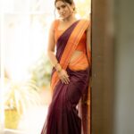Aarthi Subash Instagram - அவள் 🕊️ Costumes - @ivalinmabia Photographer - @camerasenthil Makeup - @rajalakshmi_bridalmakeup Hair - @monisha_makeupartist Shoot Organized by @rrajeshananda . #aarthisubash #sareelove #traditionalphotoshoot #southindian #southindianfashion #artist #anchor #suntv #shnnetwork #pandavarillam #pandavarillamonsuntv #sunnetwork Chennai, India