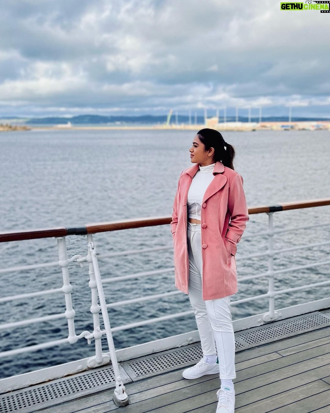 Aarthi Subash Instagram - 🌊 . #yatch #royalbritannia #edinburgh #traveldiaries #aarthisubash #aarthisubashvlogs The Royal Yacht BRITANNIA