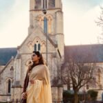 Aarthi Subash Instagram - ˈlīfi 🤎 . #aarthisubash #aarthisubashvlogs #traveldiaries #londonlife #livelovelaugh #happiness #sareelove England