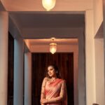 Aarthi Subash Instagram - 💫 Makeover @kalaiartistry Lens @photamora__pictures . #aarthisubash #sareepics #sareedraping #suntv #photoshoot #artist #anchor #modelling Chennai, India