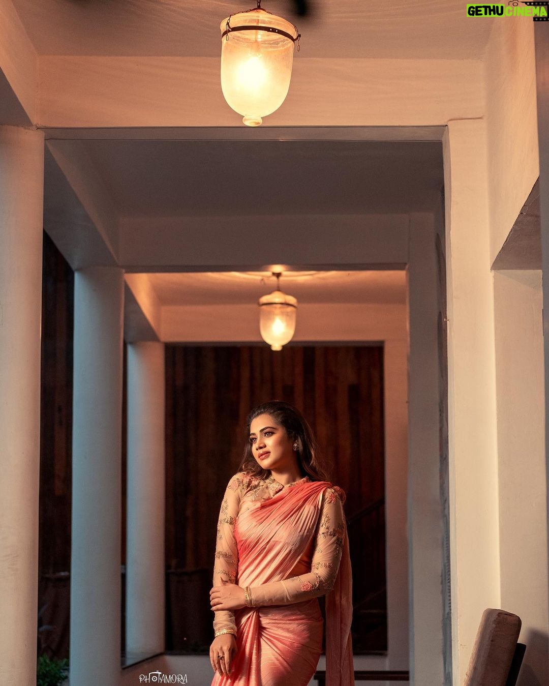 Aarthi Subash Instagram - 💫 Makeover @kalaiartistry Lens @photamora__pictures . #aarthisubash #sareepics #sareedraping #suntv #photoshoot #artist #anchor #modelling Chennai, India
