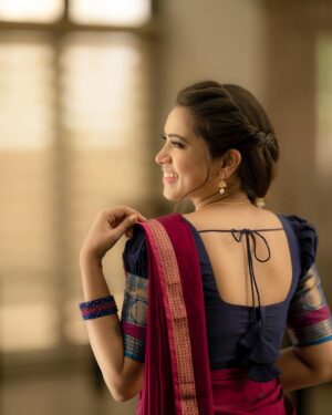 Aarthi Subash Instagram - swipe right💫
Artist - @aarthisubash_official
Costumes - @ivalinmabia
Photographer - @camerasenthil
Makeup - @rajalakshmi_bridalmakeup
Hair - @monisha_makeupartist
Shoot Organized by @rrajeshananda

#aarthisubash #halfsaree #indianoutfit #photoshoot #modelling #candidphotography #suntv #pandavarillam #southindianactress