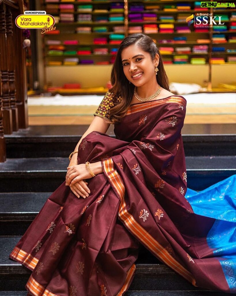 Aarthi Subash Instagram - Wedding season is here and I definitely had to go for some saree shopping, so of course, I chose Chennai's favourite Kancheepuram Varamahalakshmi Silks! I went to their new store, which recently got inaugurated in Pondy Bazaar, T. Nagar, and picked 3 beautiful and authentic Kanjivaram sarees. The first saree I picked is a tomato red-shaded Kanjivaram saree with big floral motifs on the whole body and a grey-shaded border with floral and leaves motifs. The second drape I chose is a burgundy and light blue-shaded saree, with big floral motifs on the burgundy body and a light blue Kanjivaram border. Lastly, I picked a plain dark red-coloured Kanjivaram saree which I paired it with a red checkered blouse. I'm in love with all the 3 drapes and the way they bring out the traditional side of mine! I've done my wedding shopping. Have you? If no, then you should definitely visit Kancheepuram Varamahalakshmi Silks store and check out their authentic Kanjivaram collection. After all, Kanjivaram atu Kancheepuram Varamahalakshmi Silks! #shopping #sareefashion #sareesofinstagram #sareeshopping #KanchiVMLSilks #Varamahalakshmisilks #Varamahalakshmi #TNagarVML #VMLTNagar #VMLChennai #VMLPondyBazaar #Kanchipattu #KanchipattuSarees #Kanjivaram #Kanjivaramsarees #weddingcollection #weddingsarees #wedding Chennai, India