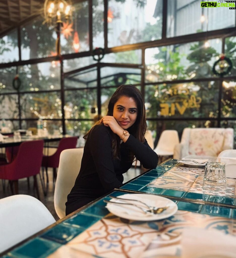 Aarthi Subash Instagram - ☕️ . #aarthisubash #cafe #cafeinchennai #blackdress #ootd Cafe De Paris