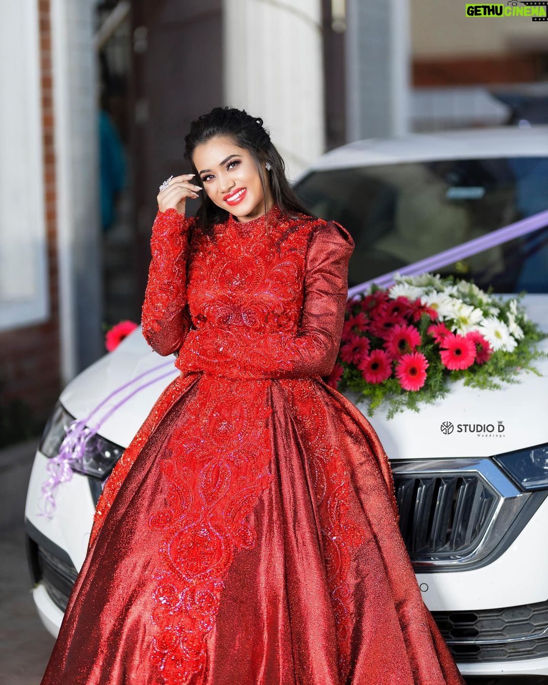 Aarthi Subash Instagram - ❤️🔥 Outfit @diademstore.in Make up & hairdo @smokey_makeupbar_ Click @studio_d_weddings #weddimggown #receptionfrocks #redfrock #aarthisubash #photoshoot Chennai, India