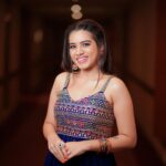 Aarthi Subash Instagram - 💙 #sunnakshathirathiruvizha 📸 @cloud9studioz Hairdo @rooba_hairstylist . #suntv #actress #anchor #model #aarthisubash☺️☺️☺️ Salem