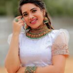 Aarthi Subash Instagram - 🕊 #sunnakshathirathiruvizha Pc @jagan_.k_ Costume @chitras_fashion_studio Jewelleries @chennai_jazz . #whitedress #whitelehenga #southindianfashion #aarthisubash #suntvserial #malliga #kollywood Trichy