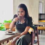 Aarthi Subash Instagram - Warm and cozy ✨ . #hotchocolate #drinks #hotdrinks #brownies #foodie #aarthisubash Chennai, India