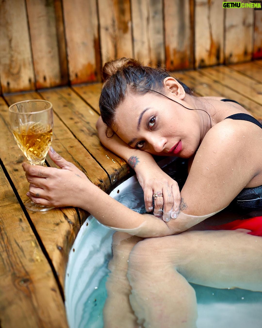 Aashika Bhatia - 325.8K Likes - Jacuzzi vibes on fleek🛁
Relaxation level💯
.
.
📍 @whisperingwoods.in
📸 @makebaphotography