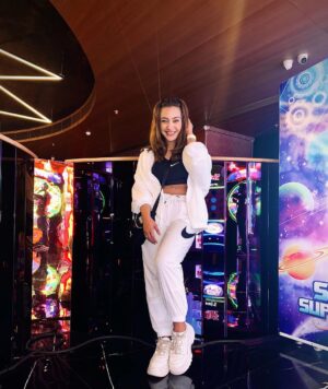Aashika Bhatia Instagram - Great fun🤍
.
.
Fit: @nike 
Bag: @pumaindia