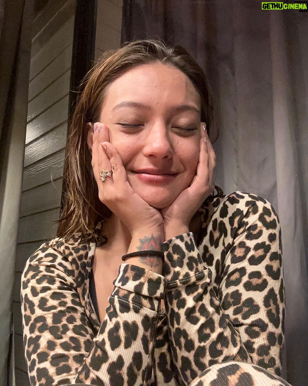 Aashika Bhatia - 343.9K Likes - Sleep like a predator in this sassy fit🖤
