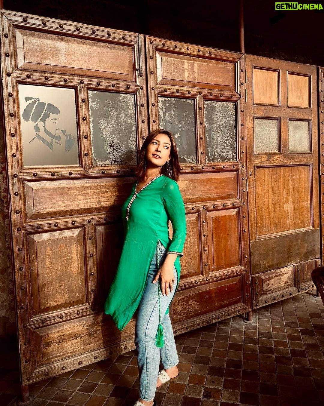 Aashika Bhatia Instagram - This & That 💚 . . Kurti: @nazaakatsj ✨