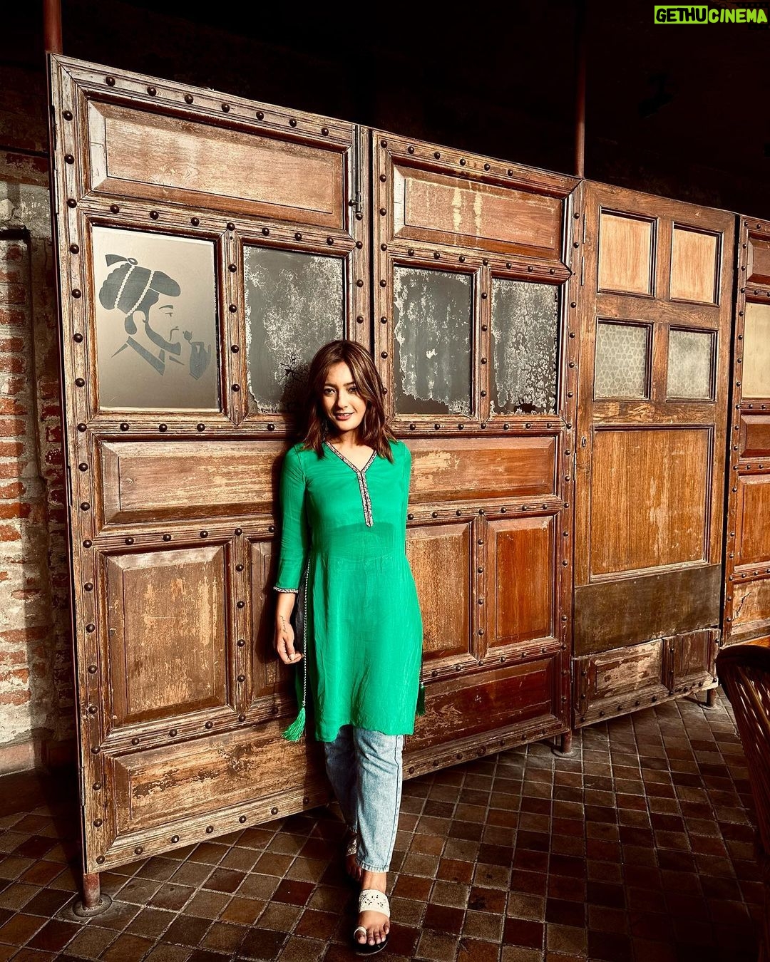 Aashika Bhatia Instagram - This & That 💚 . . Kurti: @nazaakatsj ✨