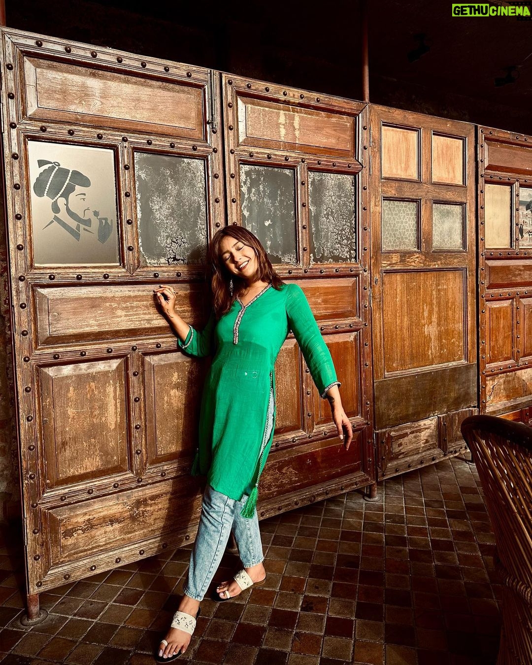 Aashika Bhatia Instagram - This & That 💚 . . Kurti: @nazaakatsj ✨