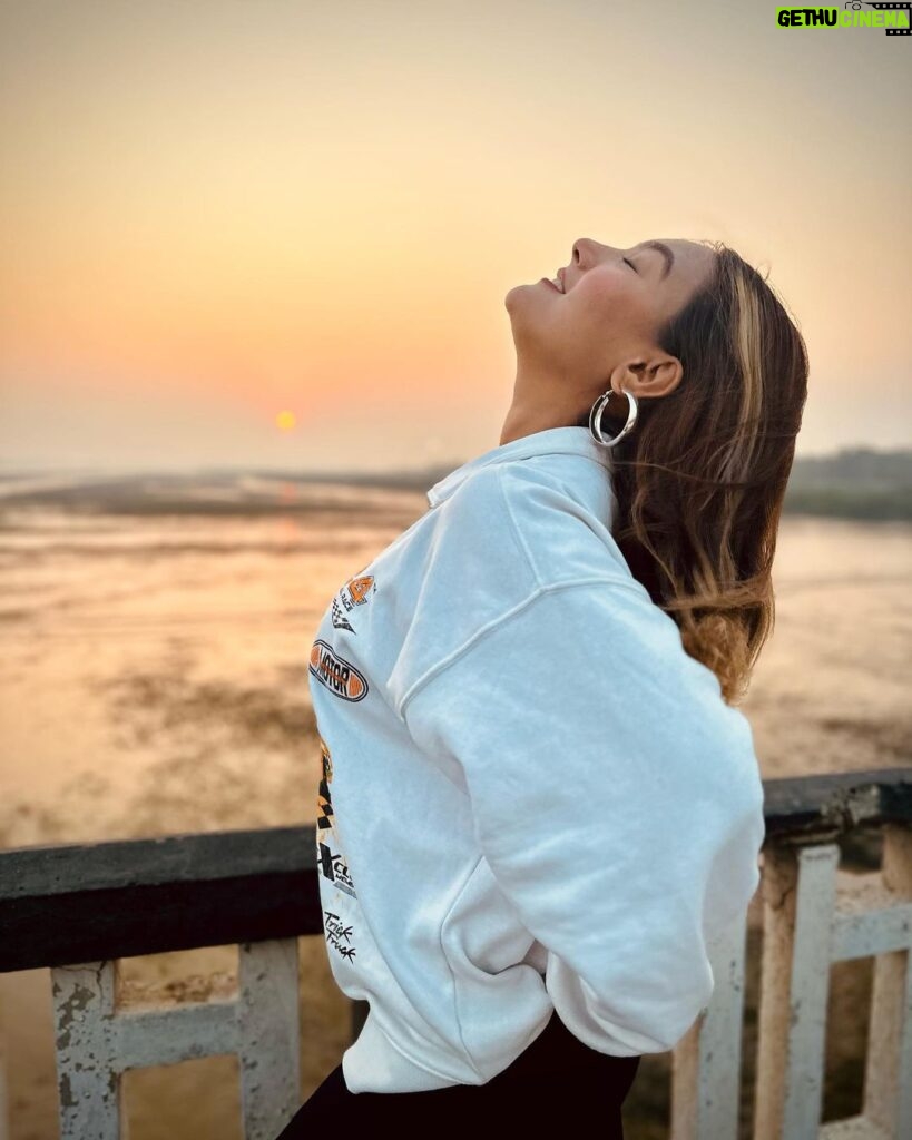 Aashika Bhatia Instagram - In a sunset state of mind✨