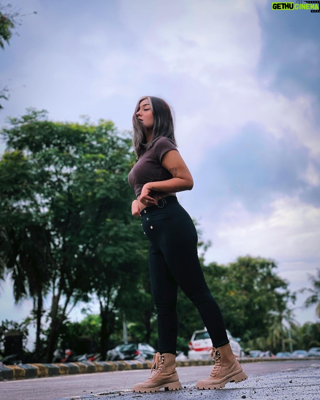Aashika Bhatia Instagram - Queen is coming back 🔥❤️