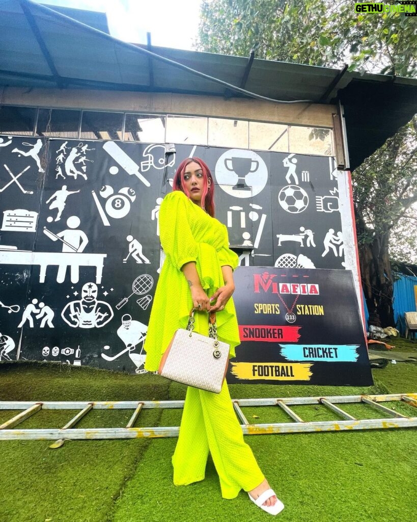 Aashika Bhatia Instagram - Go neon, when confused 🤷🏼‍♀️ Outfit: @vidhicollection_lokhandwala ✨