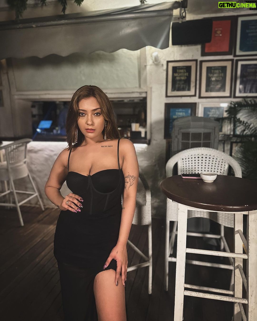 Aashika Bhatia - 394.9K Likes - Don’t be afraid to stand out from the pack🖤