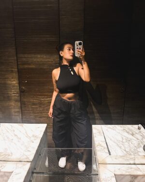 Aashika Bhatia Instagram - Oh well🖤