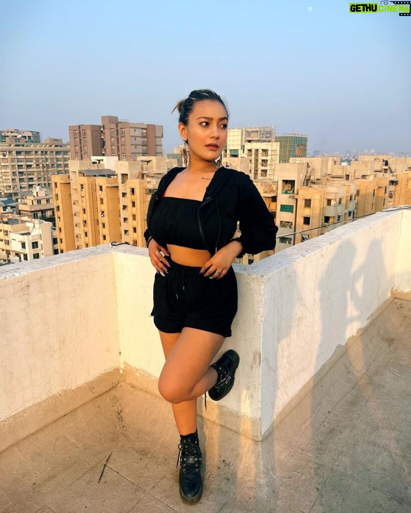 Aashika Bhatia Instagram - 🖤 Surat, Gujarat