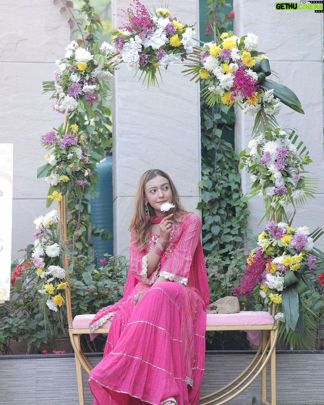 Aashika Bhatia - 420.4K Likes - Inki Pinki Ponki🩷🌸
📸: @aafat_photography