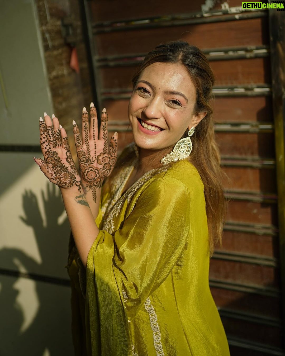 Aashika Bhatia - 410K Likes - Shriya ki mehndi 💛
📸 @aafat_photography
.
.
#shrish #weddingdiaries #shaaditime