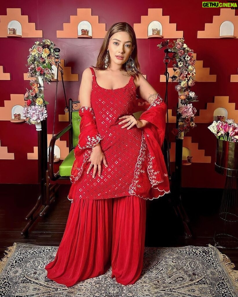 Aashika Bhatia Instagram - Colors of tradition, hues of happiness. #ethnicwear #traditionaloutfit Meesho Mega Blockbuster Sale is Live Now!🛍 Download the Meesho app now 📲 Product codes : s-249625266 s-281254561 s-325119860 #collab T&C apply . . . . #meesho #meeshoapp #meeshomegablockbustersale #meeshocheckkaro