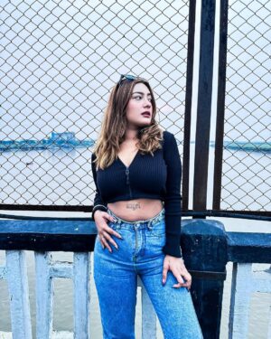 Aashika Bhatia Instagram - Which profile looks best ?💙
Comment below✨