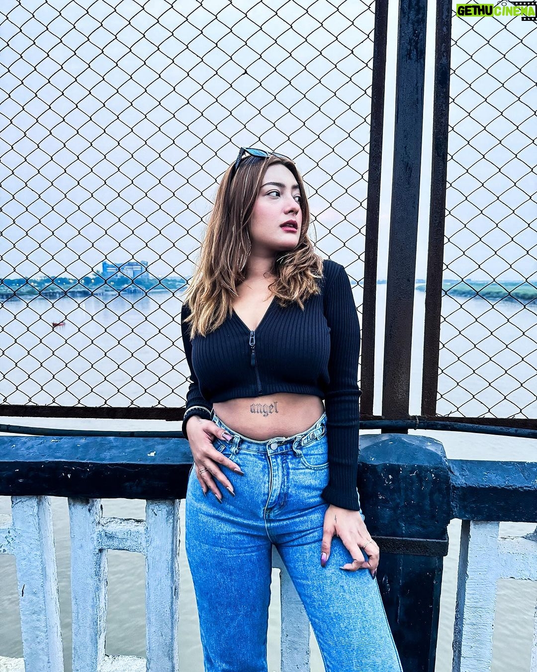 Aashika Bhatia - 328.3K Likes - Which profile looks best ?💙
Comment below✨