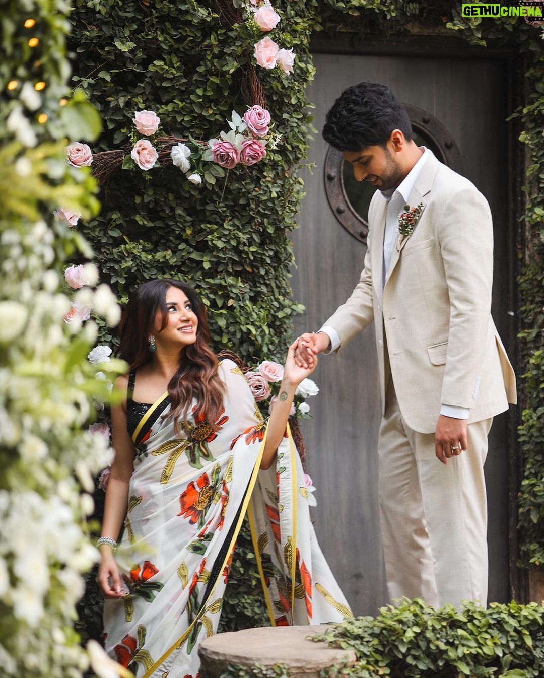 Aashna Shroff Instagram - I remember, a few years ago, when @armaanmalik and I were talking about life together, I mentioned that whenever we do get engaged, I would want to throw a little party at @gallopsmumbai to celebrate with our loved ones. At that point, even though we had no clarity on when we planned on taking this next step, the one thing I was very sure of, was where the celebration would happen. I’ve always loved Gallops, not only for how beautiful it is and because the food is impeccable, but also because @chefyajushmalik is the nicest human, and always makes us feel like we’re home. Couldn’t have imagined this special evening anywhere else 🥰