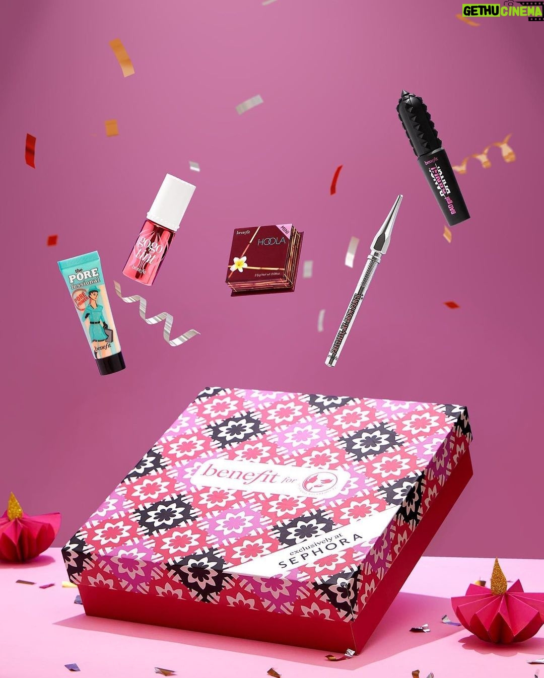 Aashna Shroff Instagram - Meet our @benefitindia x @mynamahila Let It Glow kit exclusive to @sephora_india 🩷✨ You save 40% on this limited edition bestsellers kit, and proceeds from the sales of each kit go towards the Myna Mahila Foundation. #ShareTheLight #sephoraindia #newatsephora #ad styled by @nidhijeswani wearing @priyankaraajiv jewellery @zevar_geeta