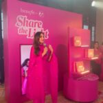 Aashna Shroff Instagram - We celebrated the launch of our @benefitindia x @mynamahila limited edition festive kits, and it was the most special evening, with the loveliest people 🥰 If you haven’t checked out the kits yet on @tirabeauty @mynykaa and @sephora_india, make sure you get your hands on them now, and let’s #ShareTheLight together 🩷✨