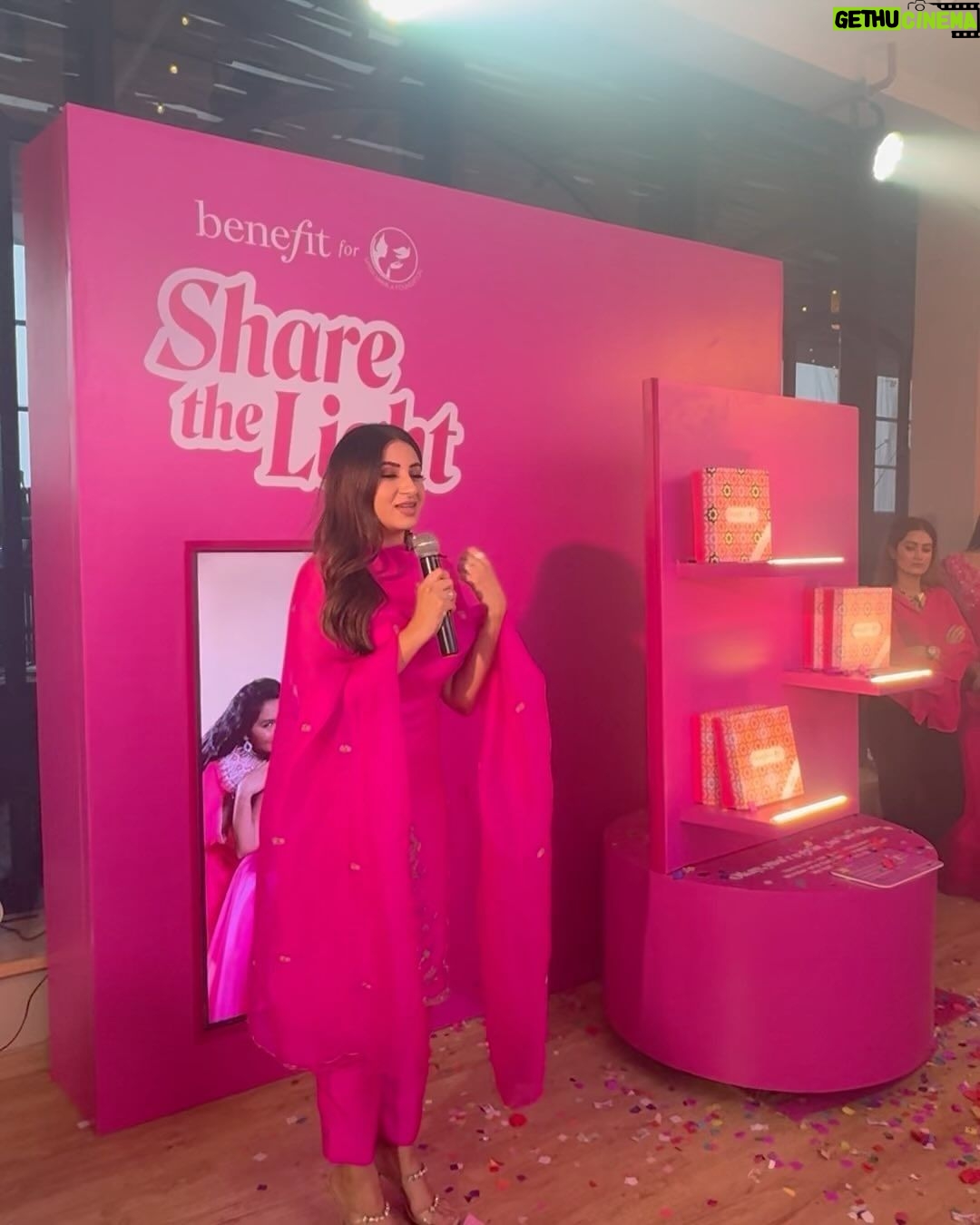 Aashna Shroff Instagram - We celebrated the launch of our @benefitindia x @mynamahila limited edition festive kits, and it was the most special evening, with the loveliest people 🥰 If you haven’t checked out the kits yet on @tirabeauty @mynykaa and @sephora_india, make sure you get your hands on them now, and let’s #ShareTheLight together 🩷✨