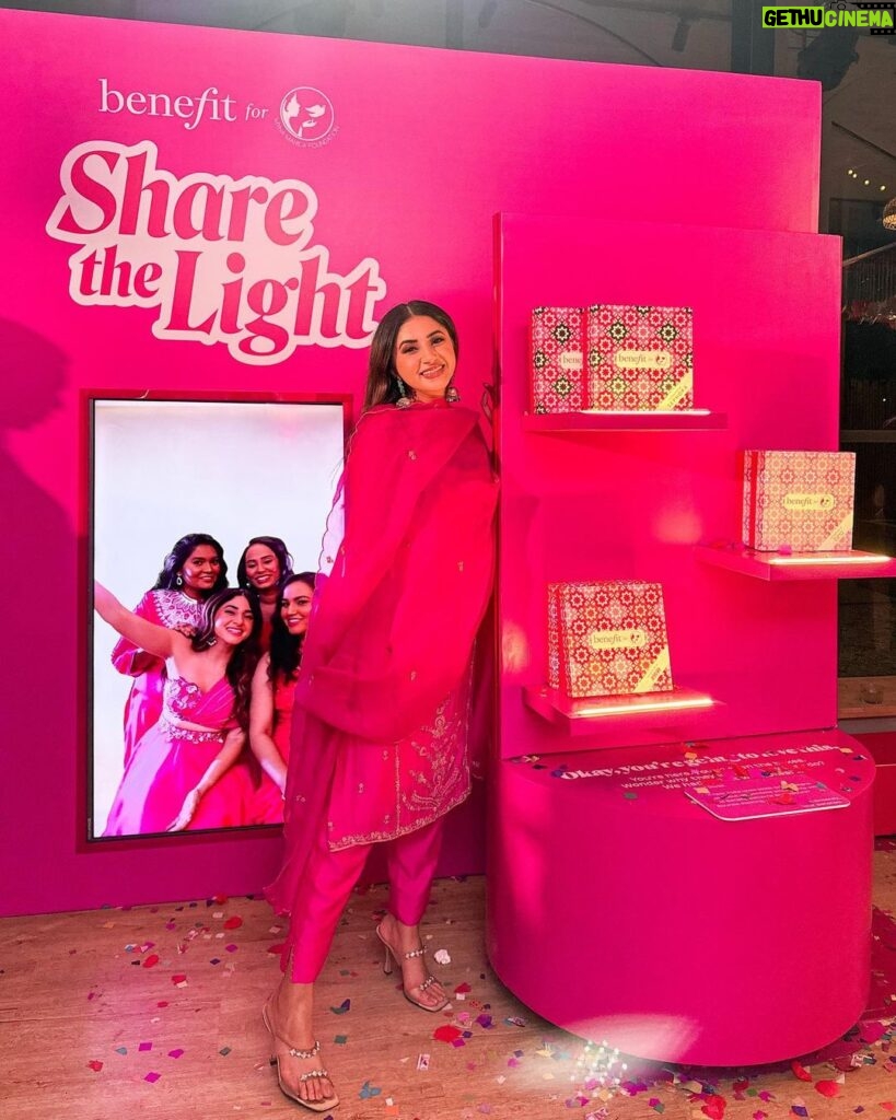 Aashna Shroff Instagram - We celebrated the launch of our @benefitindia x @mynamahila limited edition festive kits, and it was the most special evening, with the loveliest people 🥰 If you haven’t checked out the kits yet on @tirabeauty @mynykaa and @sephora_india, make sure you get your hands on them now, and let’s #ShareTheLight together 🩷✨