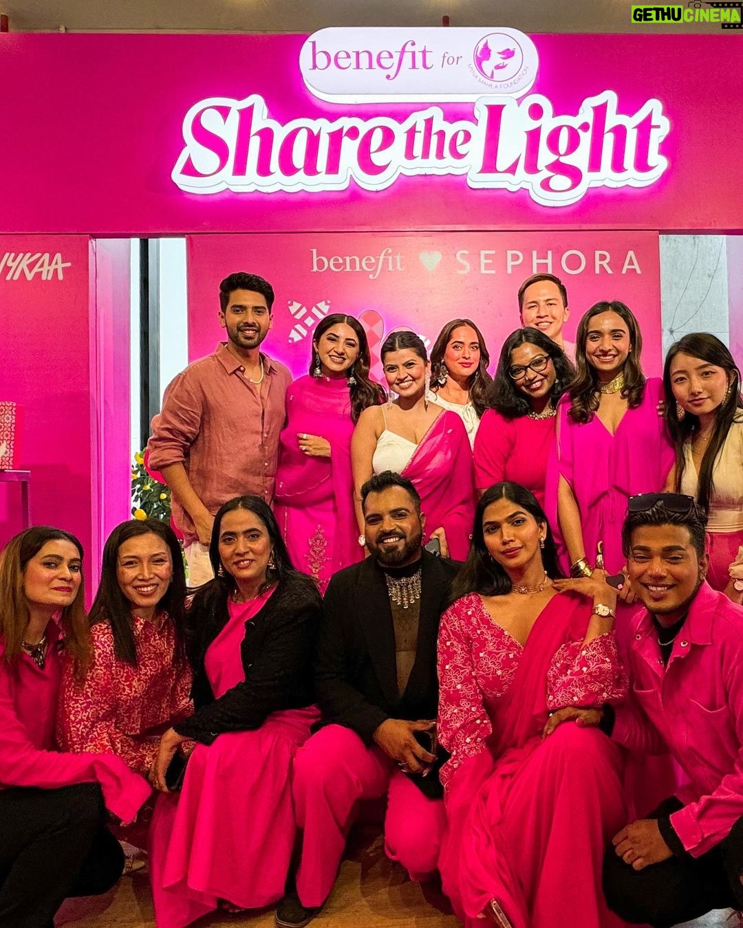 Aashna Shroff Instagram - We celebrated the launch of our @benefitindia x @mynamahila limited edition festive kits, and it was the most special evening, with the loveliest people 🥰 If you haven’t checked out the kits yet on @tirabeauty @mynykaa and @sephora_india, make sure you get your hands on them now, and let’s #ShareTheLight together 🩷✨