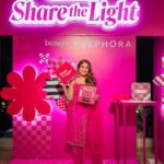 Aashna Shroff Instagram - We celebrated the launch of our @benefitindia x @mynamahila limited edition festive kits, and it was the most special evening, with the loveliest people 🥰 If you haven’t checked out the kits yet on @tirabeauty @mynykaa and @sephora_india, make sure you get your hands on them now, and let’s #ShareTheLight together 🩷✨