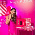 Aashna Shroff Instagram - We celebrated the launch of our @benefitindia x @mynamahila limited edition festive kits, and it was the most special evening, with the loveliest people 🥰 If you haven’t checked out the kits yet on @tirabeauty @mynykaa and @sephora_india, make sure you get your hands on them now, and let’s #ShareTheLight together 🩷✨