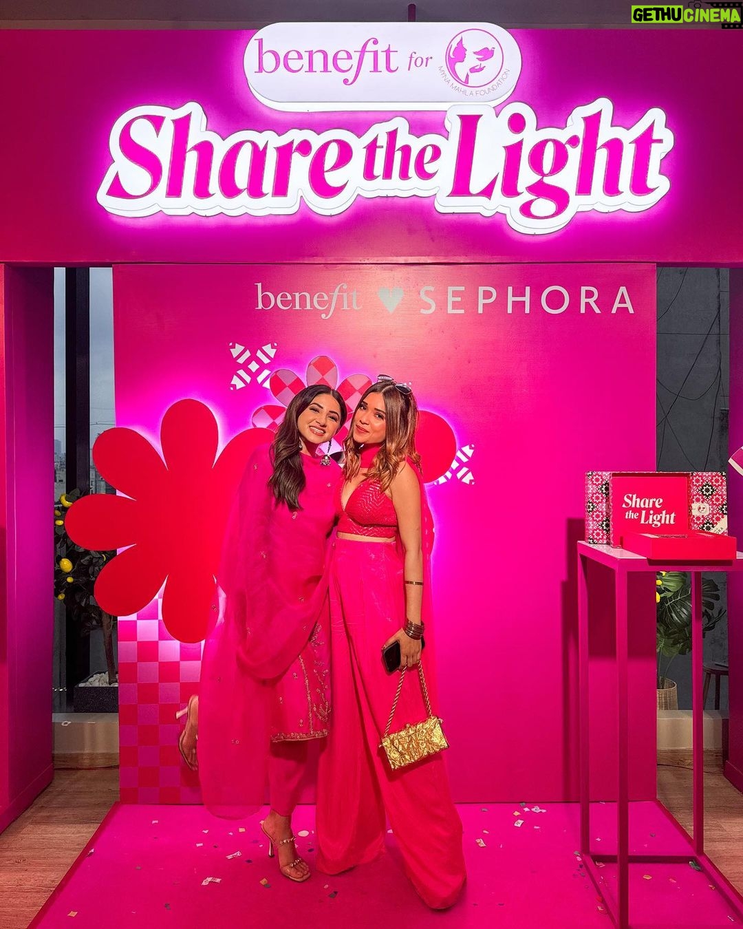 Aashna Shroff Instagram - We celebrated the launch of our @benefitindia x @mynamahila limited edition festive kits, and it was the most special evening, with the loveliest people 🥰 If you haven’t checked out the kits yet on @tirabeauty @mynykaa and @sephora_india, make sure you get your hands on them now, and let’s #ShareTheLight together 🩷✨