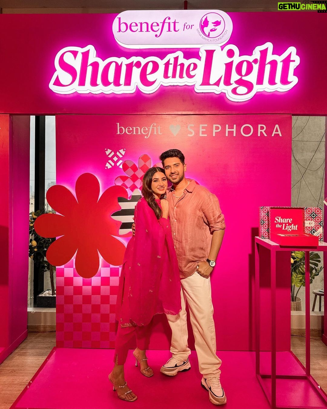 Aashna Shroff Instagram - We celebrated the launch of our @benefitindia x @mynamahila limited edition festive kits, and it was the most special evening, with the loveliest people 🥰 If you haven’t checked out the kits yet on @tirabeauty @mynykaa and @sephora_india, make sure you get your hands on them now, and let’s #ShareTheLight together 🩷✨