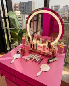 Aashna Shroff Instagram - We celebrated the launch of our @benefitindia x @mynamahila limited edition festive kits, and it was the most special evening, with the loveliest people 🥰 If you haven’t checked out the kits yet on @tirabeauty @mynykaa and @sephora_india, make sure you get your hands on them now, and let’s #ShareTheLight together 🩷✨