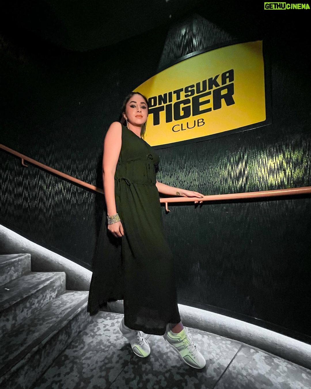 Aashna Shroff Instagram - 48 hours in Milan with @onitsukatigerindia for their SS24 show, after party and re-see! Always an unforgettable experience ⚡️ @onitsukatigerofficial #OnitsukaTiger #OnitsukaTigerIndia #MFW #SS24 #ad