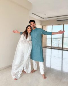 Aashna Shroff Instagram - new beginnings 🏠🙏🏻✨