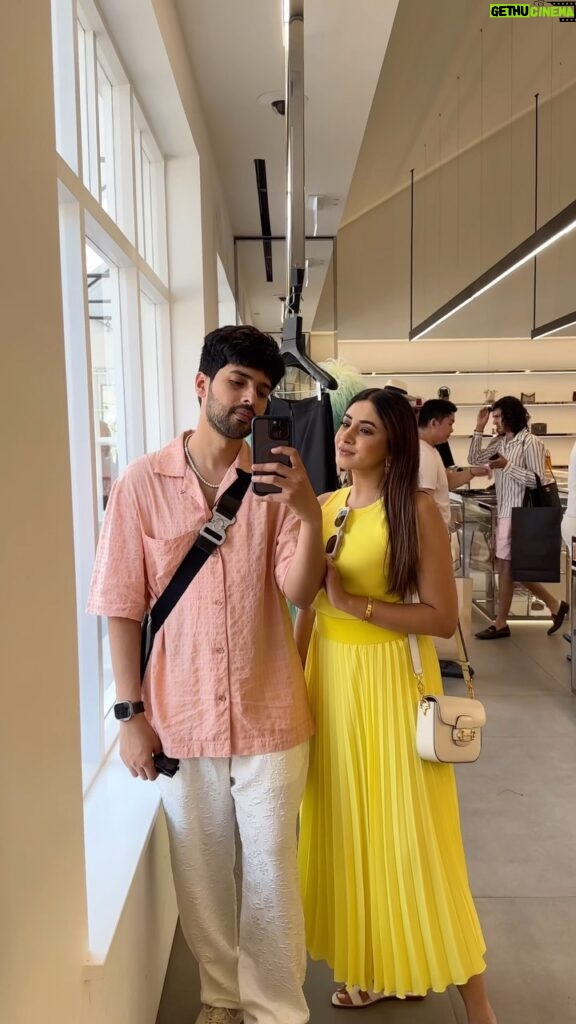 Aashna Shroff Instagram - @bicestervillage shopping days have to be my favourite part of every London trip! They have the best designers, at the best prices, endless food options, and my favourite part, The Apartment, which is their private lounge for VIP guests, allowing you to take it easy if you need a little break between the retail therapy. If you’re in London, make sure you add a Bicester Village day to your itinerary!💛 @thebicestercollection