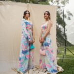 Aashna Shroff Instagram – Forever twinning and winning 🩷
For @payalsinghal’s beautiful Demi-Couture SS24 show!🌺🌸 

Make up- @smitartist 
Hair- @nidhiiigada 
📸- @assd_khan