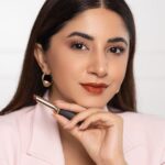 Aashna Shroff Instagram - #ad Your search for the perfect summer pout ends here 💄the @lorealparis Color Riche Volume Matte Lipstick is beautifully pigmented, powdery and transfer proof with 16 hour long wear. Enriched with Hyaluronic Acid, it plumps the lips and gives the perfect long lasting colour in just one swipe! Get your hands on the collection today! #LorealParisIndia #ColorRicheLipstick #LorealParis #LipstickDay