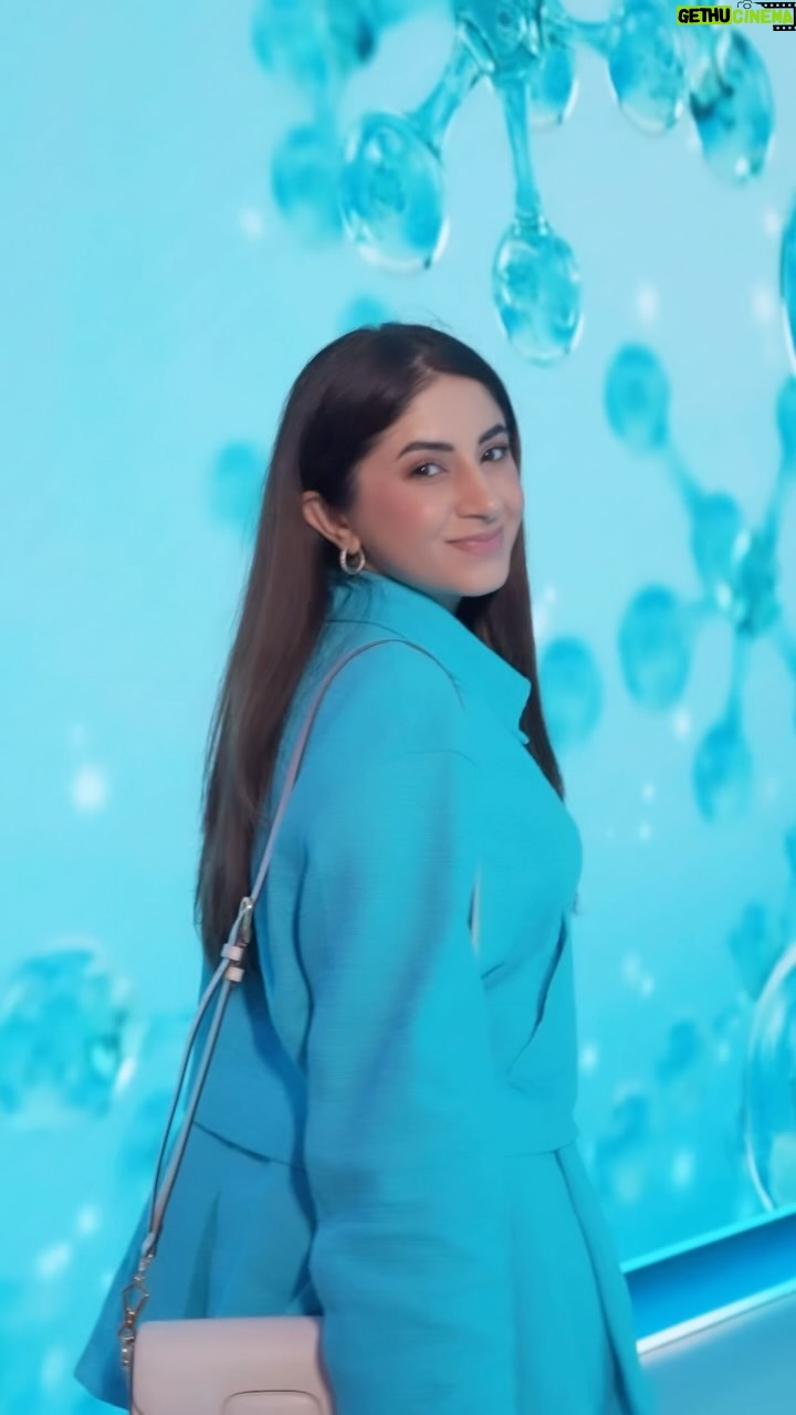 Aashna Shroff Instagram - So excited to share with you that @cerave.india is finally here!! I attended the launch recently where I got a ton of first hand knowledge from dermatologists on how ceramides and CeraVe’s patented MVE technology help keep our skin hydrated and nourished for a longer period of time. As someone who has extremely dry skin, I’m so happy I got to to learn more about the science behind CeraVe’s dermatologist recommended products and got to try them out for myself! If you haven’t tried them yet, get your hands on them now at Nykaa, Apollo, Pharmeasy and 1MG and #DoItLikeADerm! . #AD #Ceramides #DOITLIKEADERM #HealthySkin #CERAVE #YOURDERMATKNOWSBEST #CeraVePartner #IncollaborationwithCeraVe #CeraVeSkincare