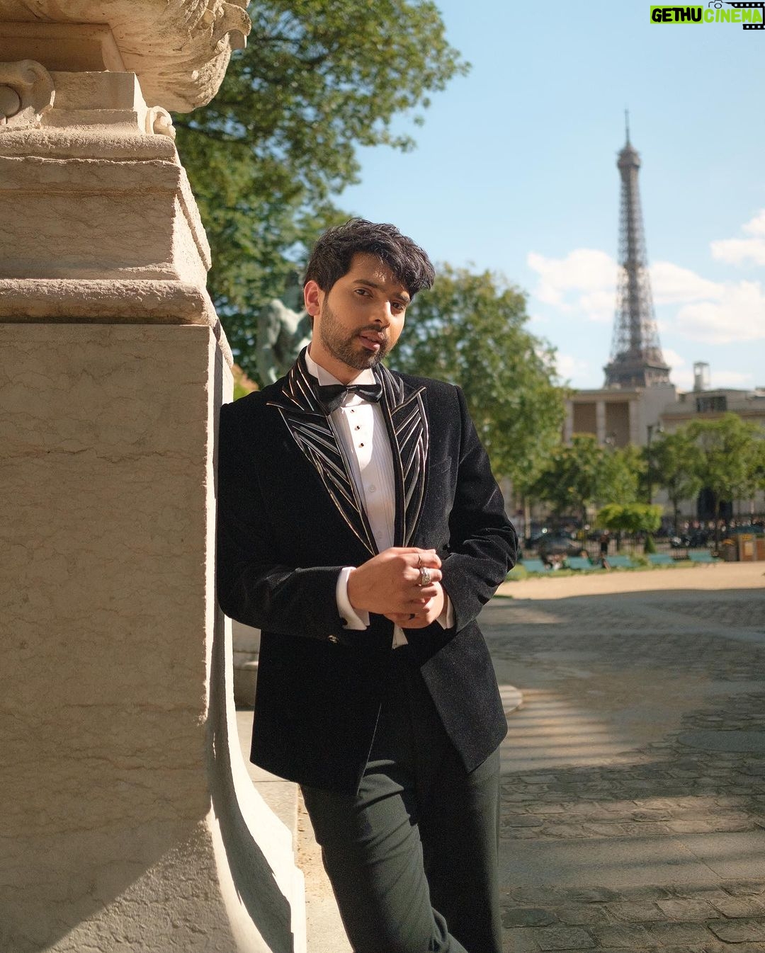 Aashna Shroff Instagram - with my 🖤 in Paris, for @gauravguptaofficial @ggpanther at haute couture week Both wearing @gauravguptaofficial Armaan’s jewellery @dripproject.co Aashna’s jewellery @prerto @karishma.joolry Styled by @malvika_tater Photos by @harvijay_j