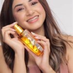 Aashna Shroff Instagram - Check out the different ways I use my L’Oréal Paris Extraordinary Oil serum to keep my hair soft & Shiny Infused with the goodness of 6 different floral oils, this serum makes my hair 30% stronger, helps eliminate the frizz and helps protect against UV, humidity and pollution. @lorealparis @nykaafashion @mynykaa #LOrealParisIndia #ExOilSerumToShine #ExOilSerum #ad
