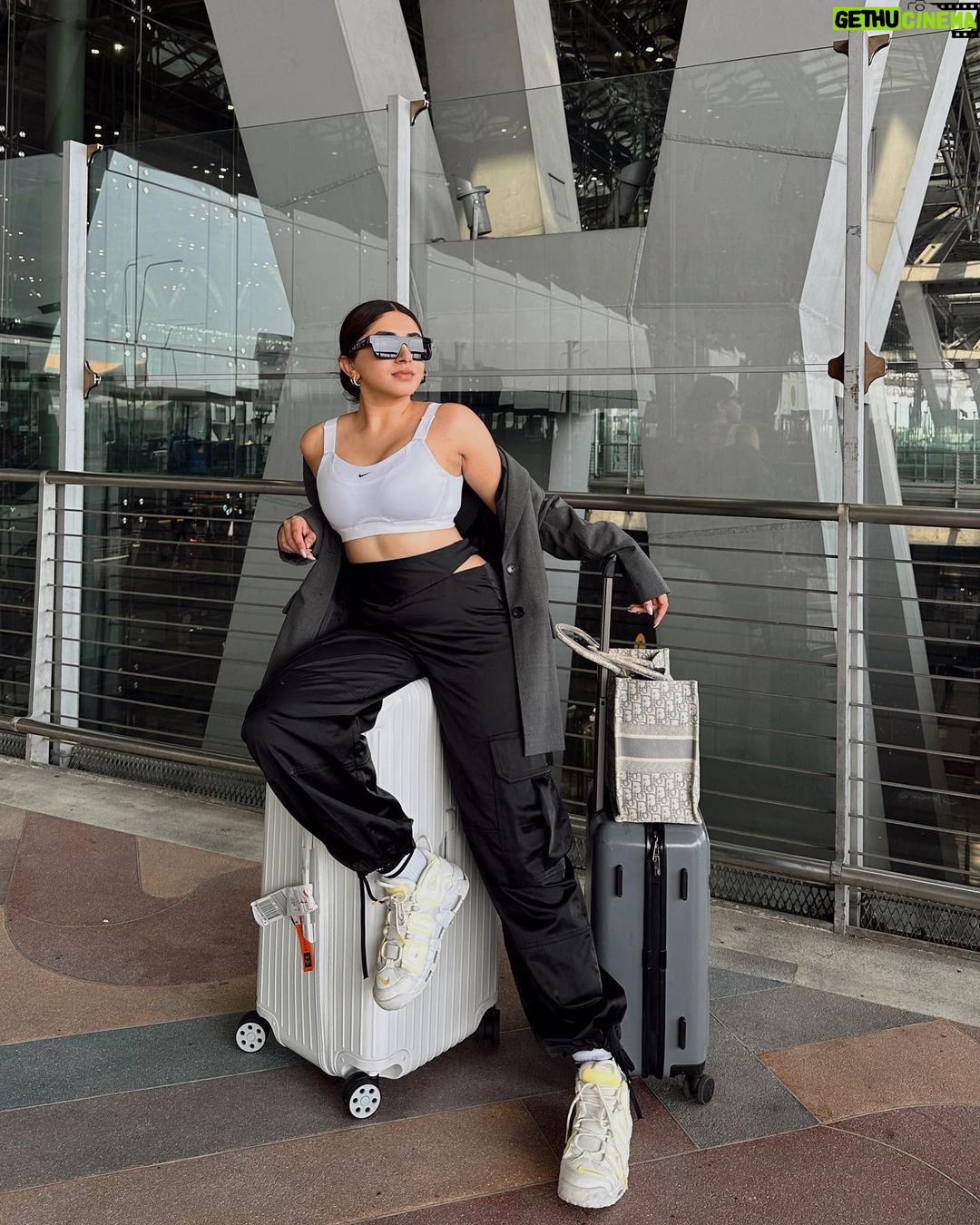Aashna Shroff Instagram - touchdown Bangkok for an exciting night w @pradabeauty ⚡️